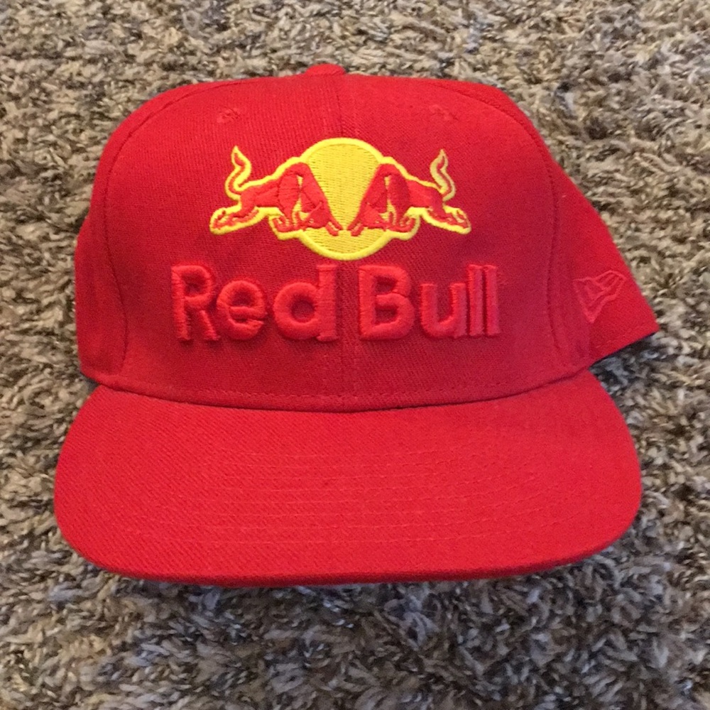 NWOT New Era 59FIFTY athlete Red Bull fitted hat